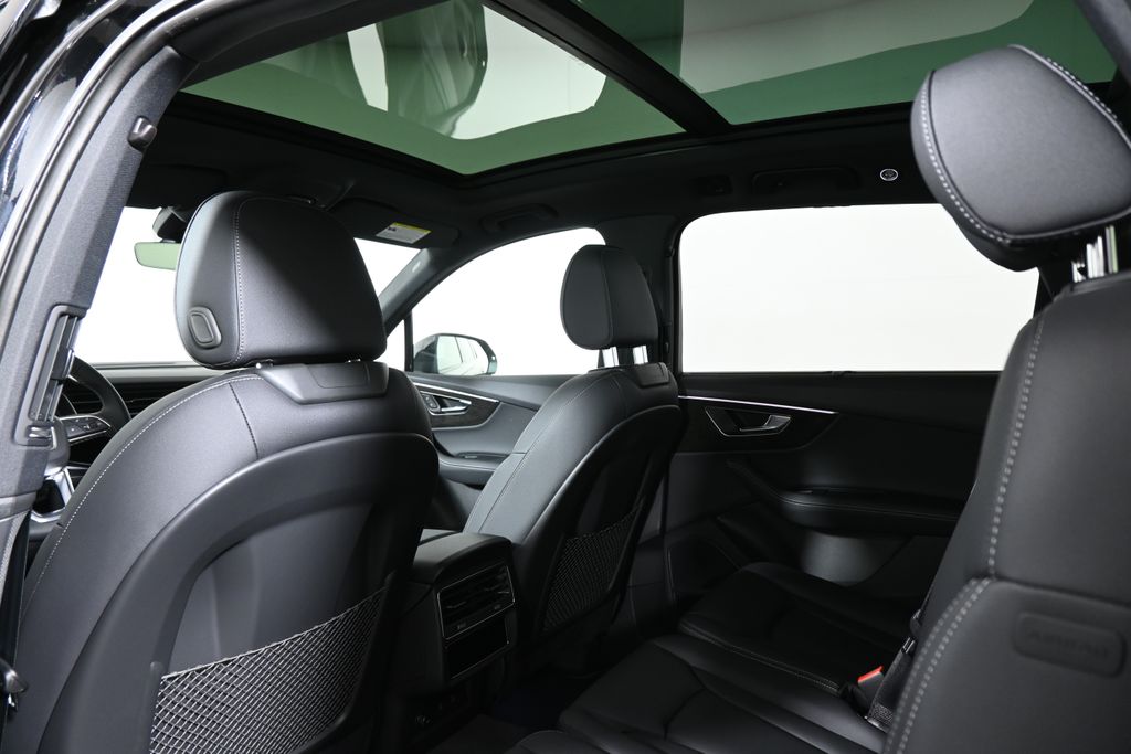 Thumbnail: 2026 Audi Q7 - 27