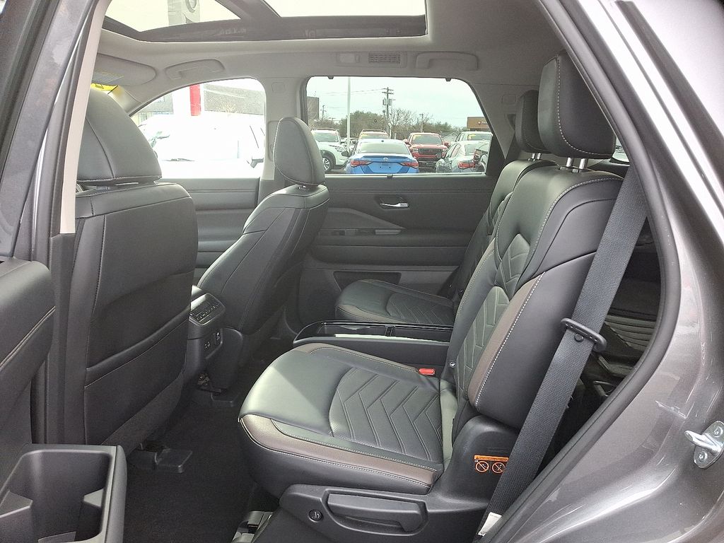 Thumbnail: 2023 Nissan Pathfinder - 10