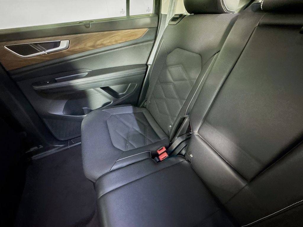 2024 Volkswagen Atlas 2.0T SE w/Technology photo