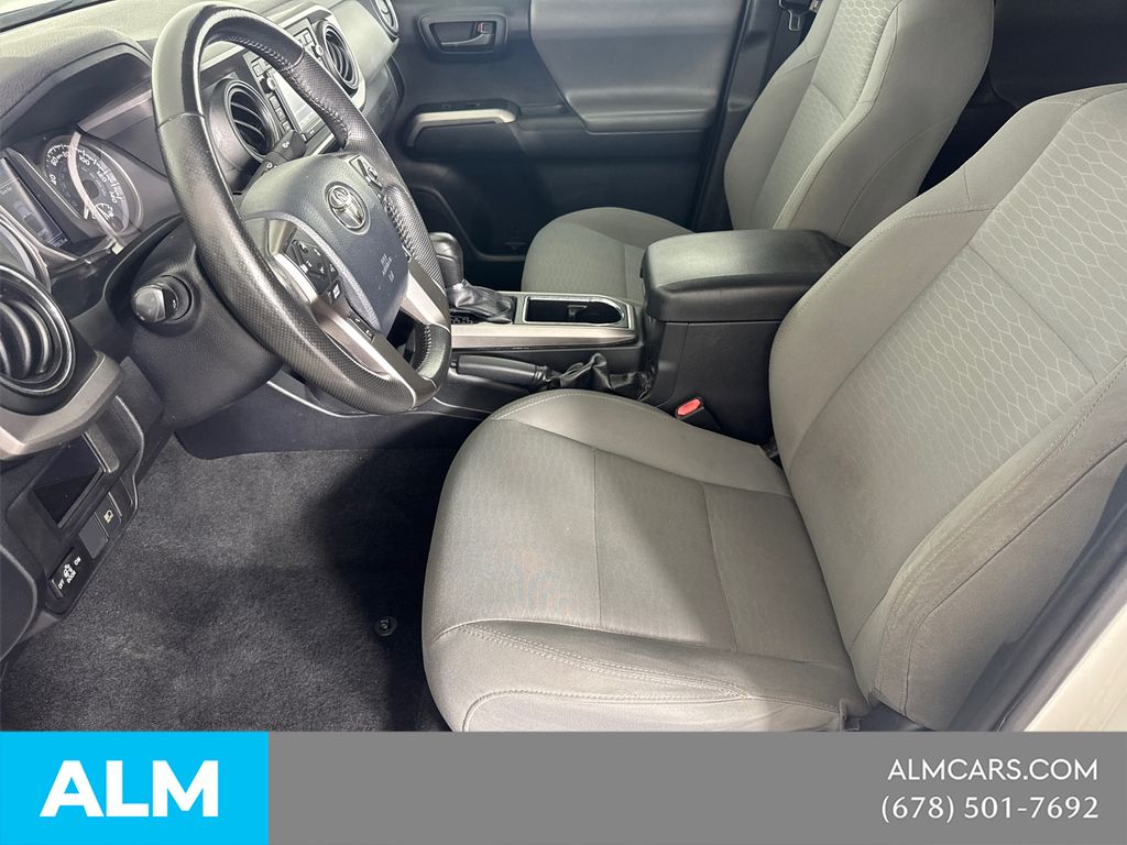Used 2019 White Toyota SR5 image 11