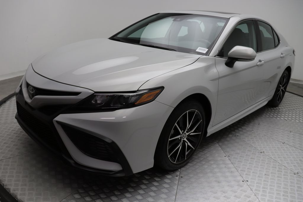 2024 Toyota Camry SE 2