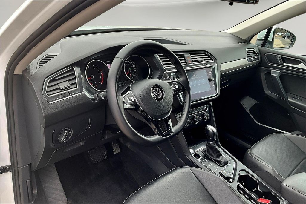 Used 2019 White Volkswagen 2.0T SE image 18