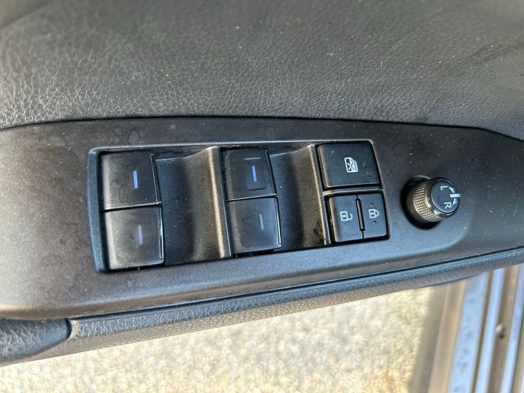 Thumbnail: 2023 Toyota Camry - 17