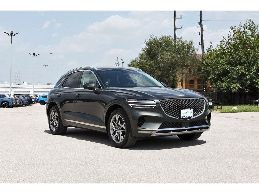  2025 Genesis GV70 2.5T Standard AWD   