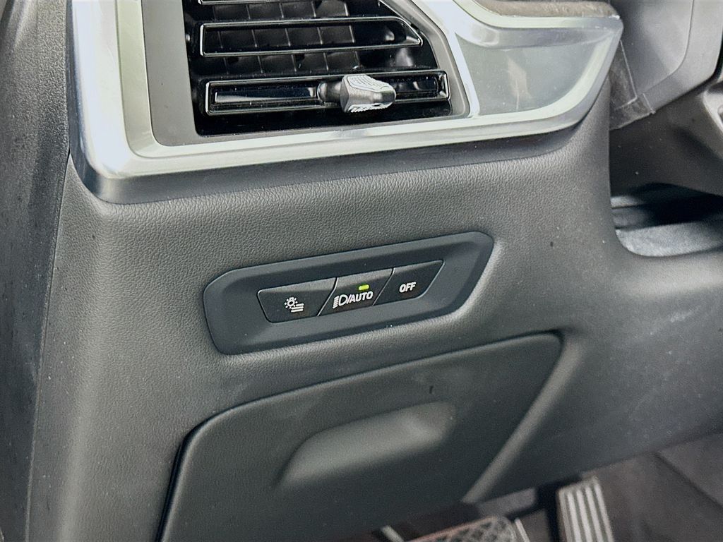 Thumbnail: 2025 BMW X5 - 10