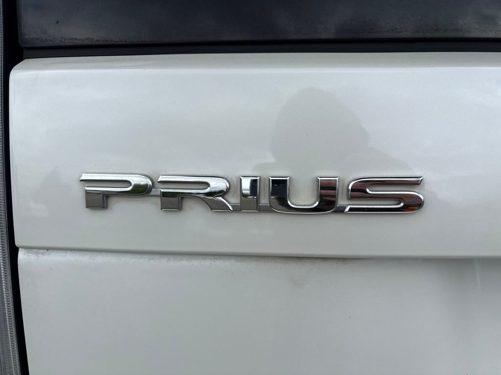 2010 Super White Toyota Prius II FWD Hatchback