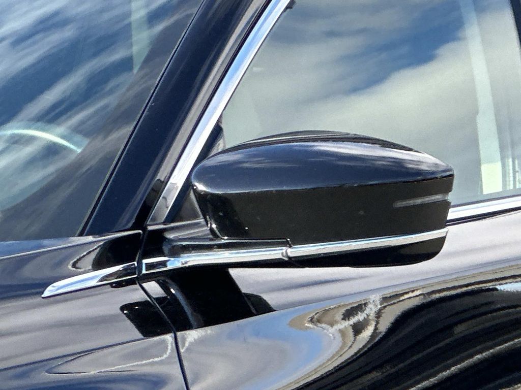 Thumbnail: 2022 Acura MDX - 2