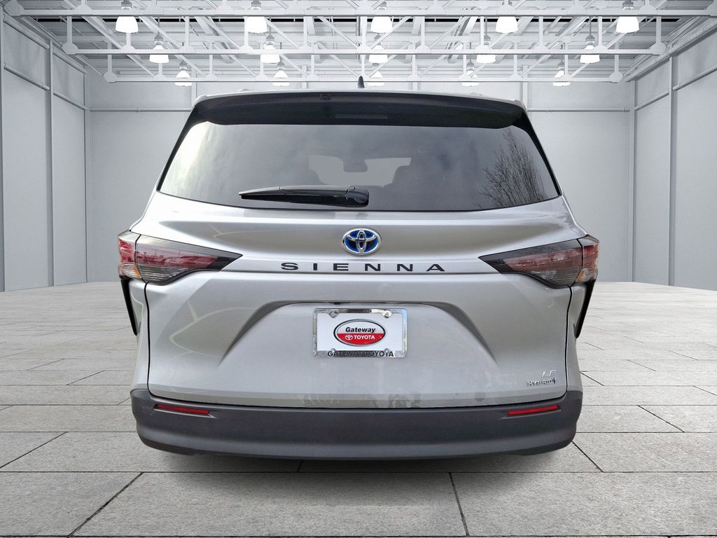 2023 Toyota Sienna LE 5