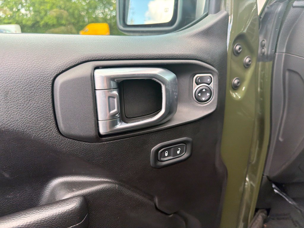 Thumbnail: 2022 Jeep Wrangler - 26