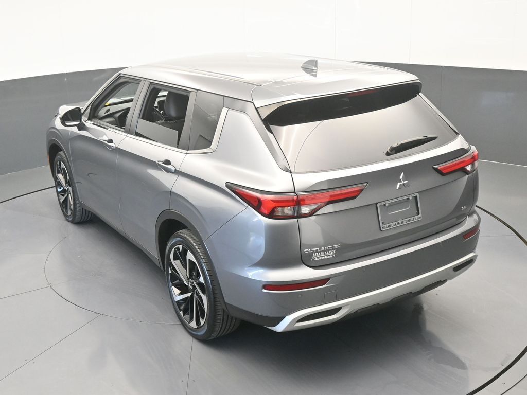 Used 2022 Silver Mitsubishi SE image 44