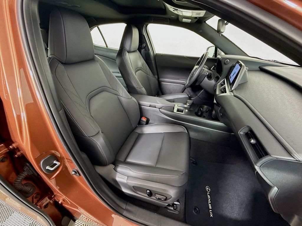 Thumbnail: 2025 Lexus UX - 29