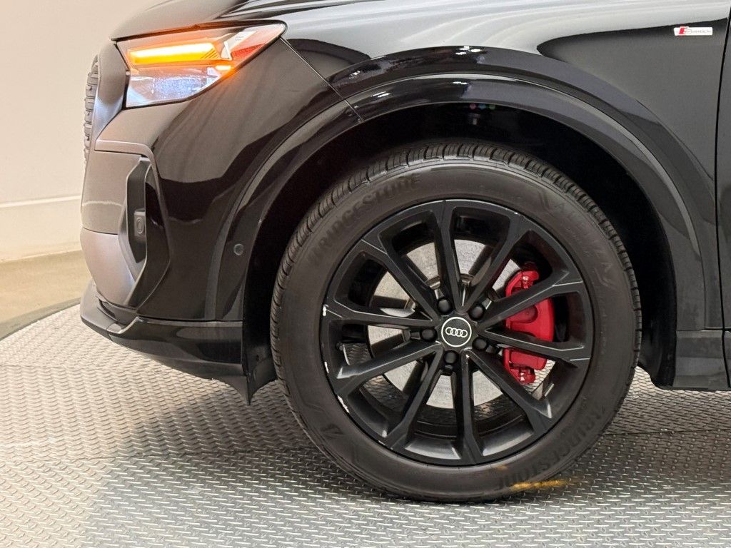 Thumbnail: 2022 Audi Q4 e-tron - 8