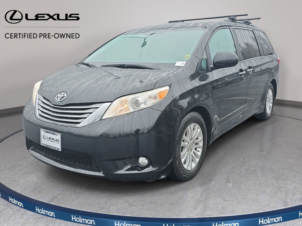 2016 Toyota Sienna XLE 7-Passenger Auto Access Seat