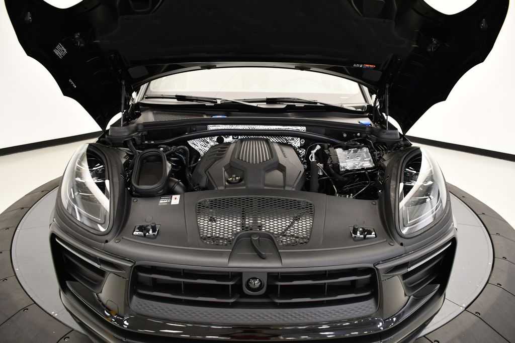 Thumbnail: 2025 Porsche Macan - 13