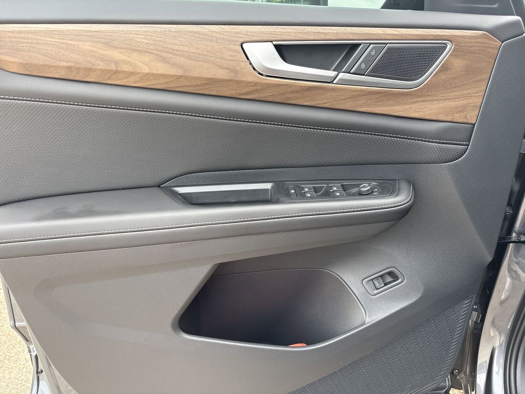 New 2025 Gray Volkswagen 2.0T SE w/Technology image 10
