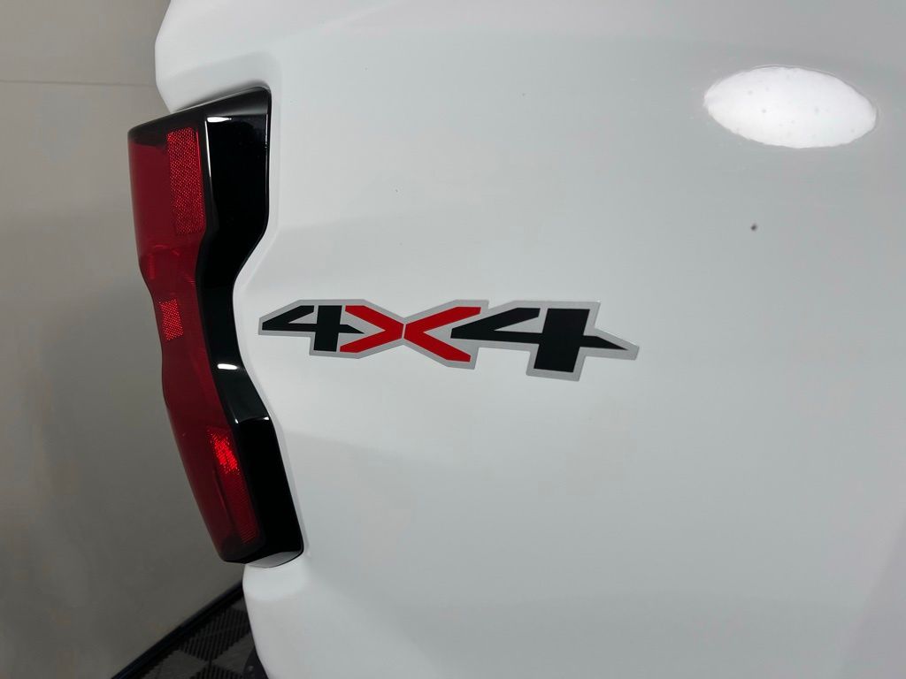 Thumbnail: 2026 Chevrolet Colorado - 16