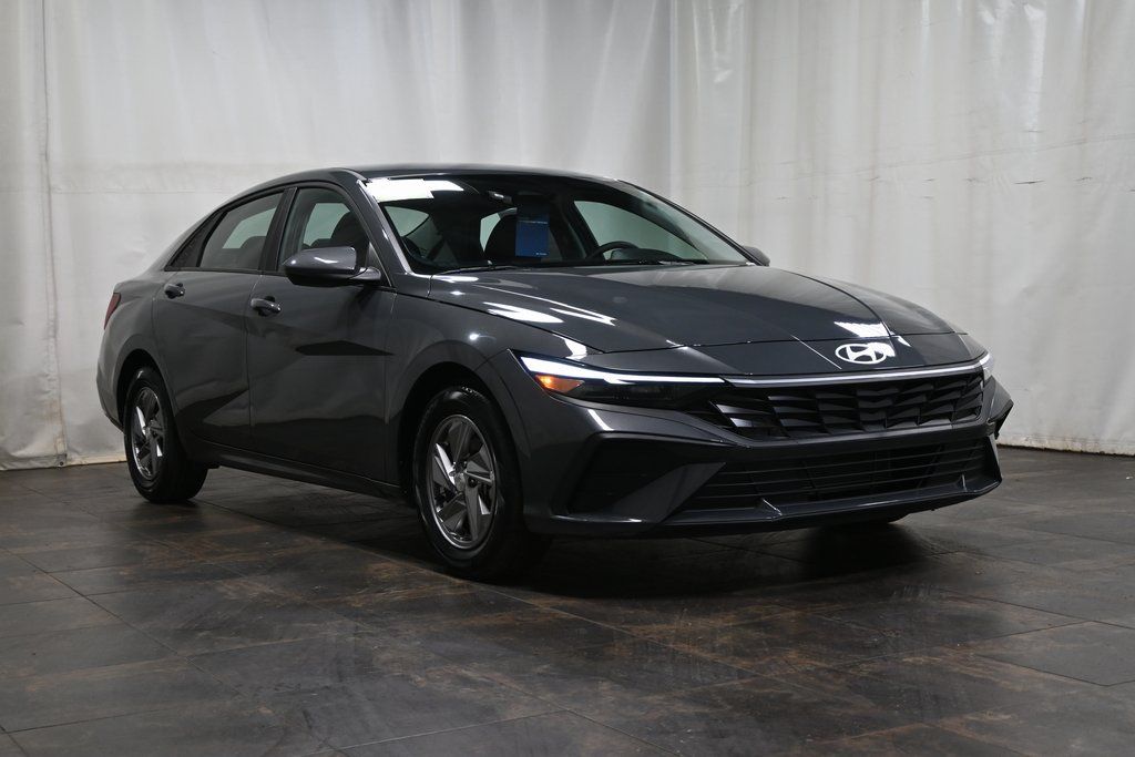 2025 Hyundai Elantra SE