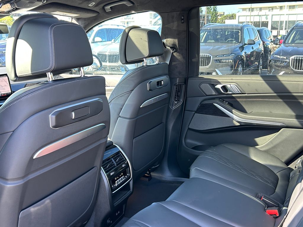 Thumbnail: 2026 BMW X7 - 31