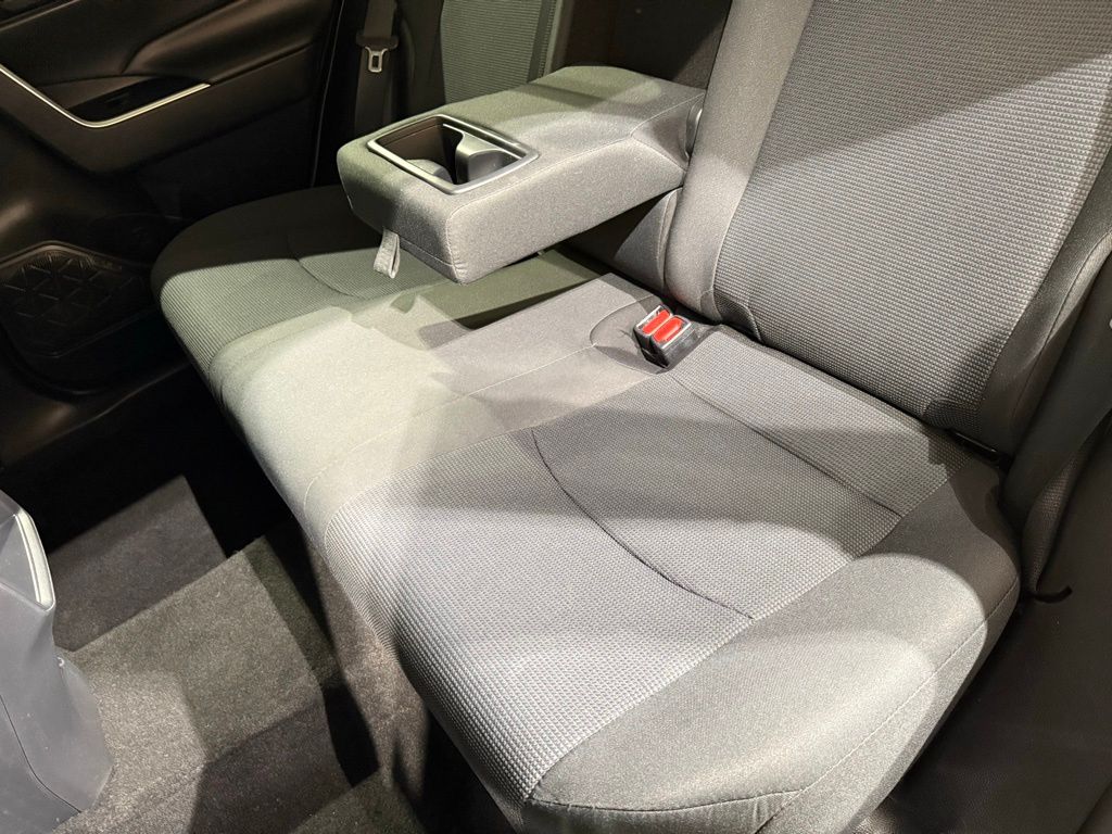 2019 Toyota RAV4 LE 19