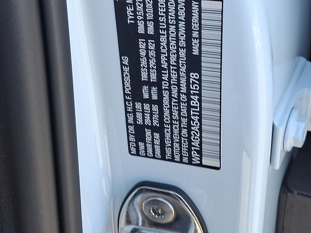 Thumbnail: 2026 Porsche Macan - 26