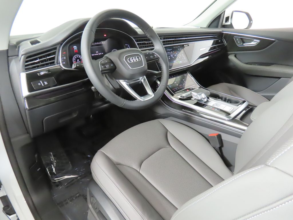 Thumbnail: 2025 Audi Q8 - 27