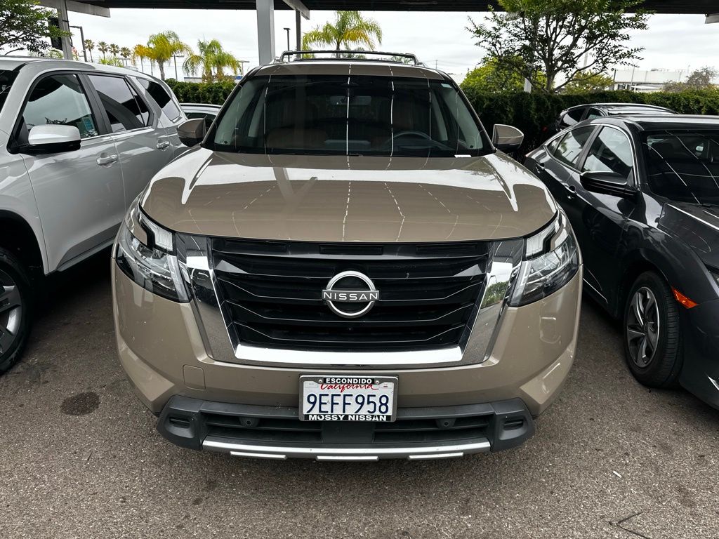 View vehicle photo 3