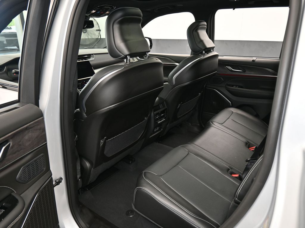 Used 2024 Silver Zynith Jeep Overland image 41