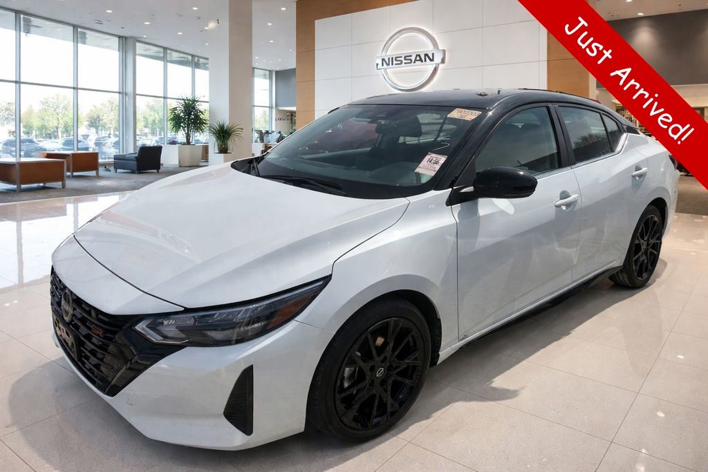 Aspen White/Super Black 2025 Nissan Sentra SR FWD Sedan Front-Wheel Drive Continuously Variable Transmission