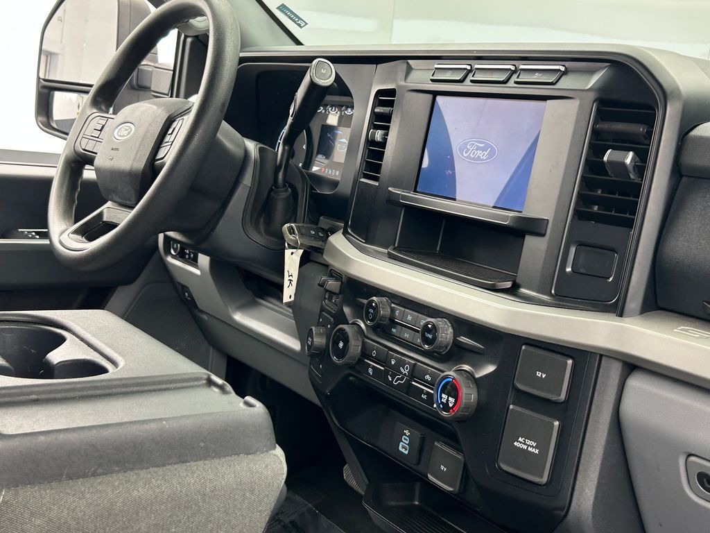 Used 2024 Oxford White Ford XLT image 13