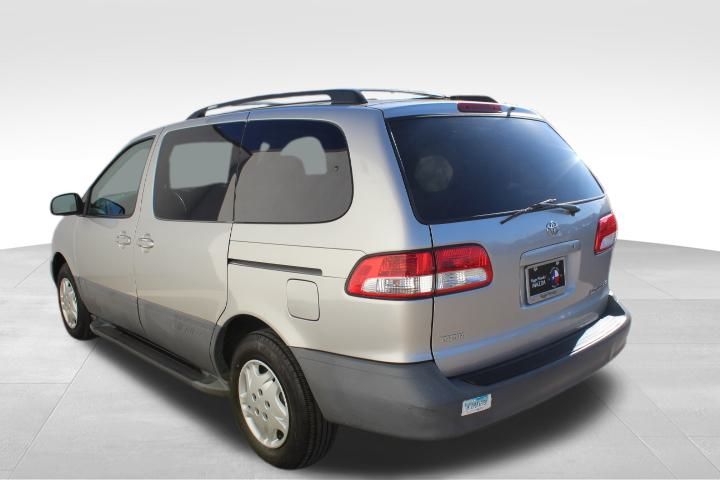 Used Car 2002 Toyota Sienna  For Sale Under $10,000 In Georgetown, Texas