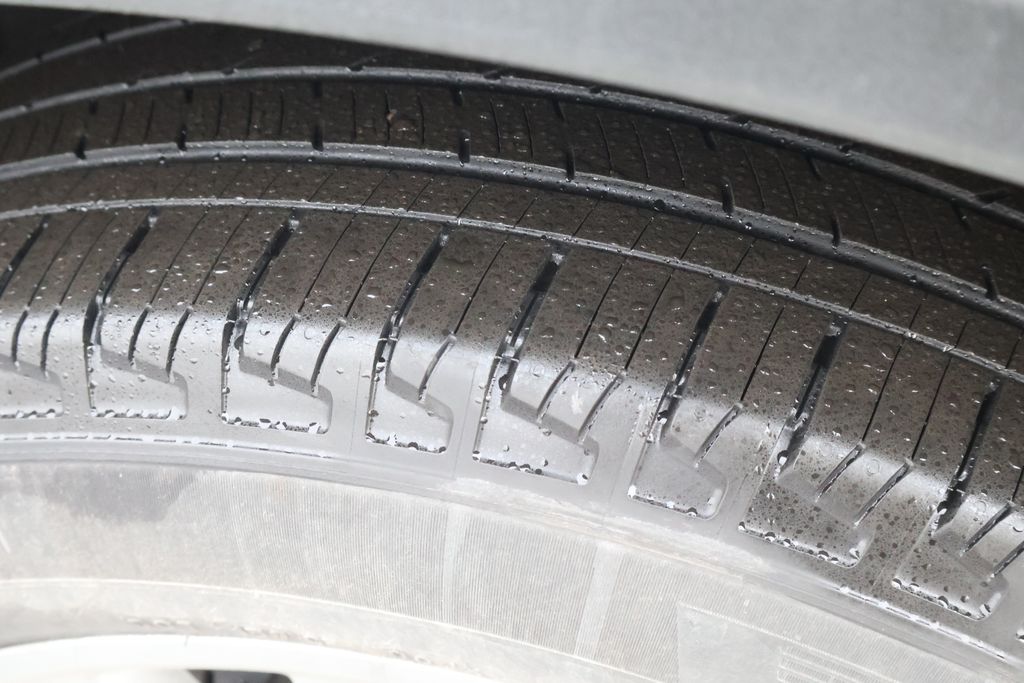 Thumbnail: 2022 Ford Explorer - 6