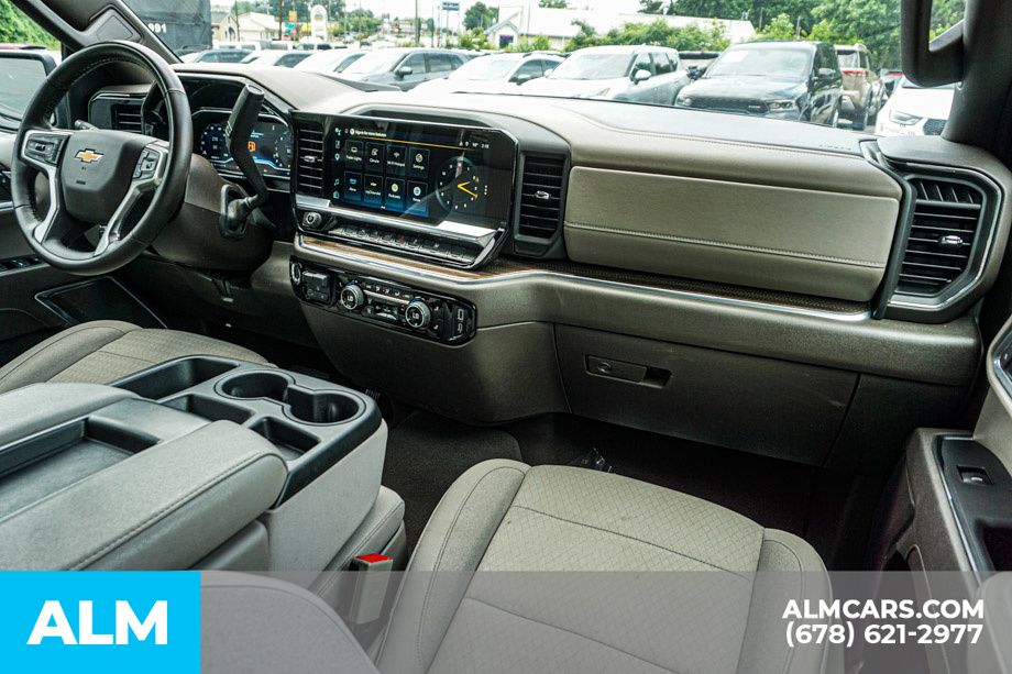 Used 2025 Black Chevrolet LT image 24