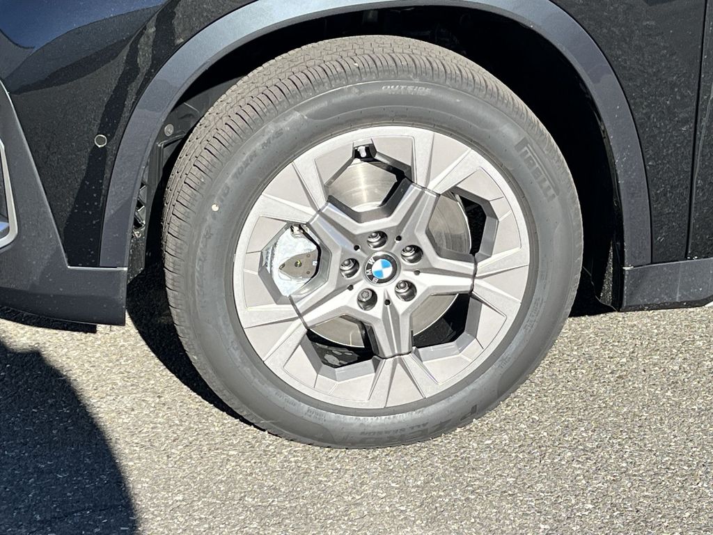 Thumbnail: 2026 BMW X1 - 10