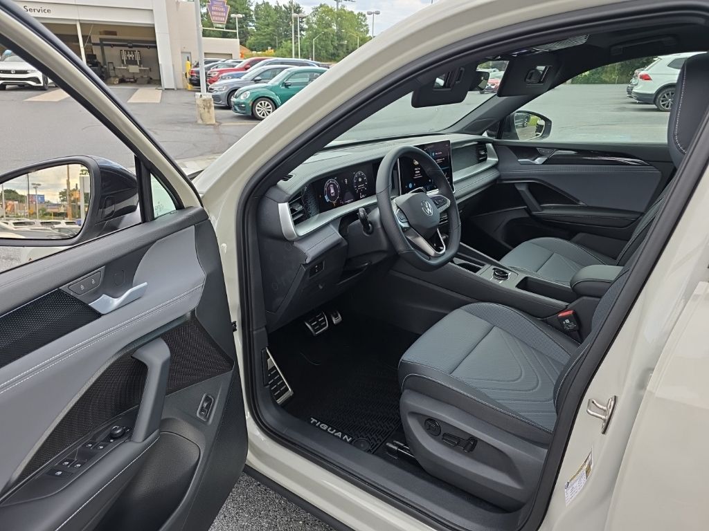 2026 Volkswagen Tiguan 2.0T SE R-Line Black - 10