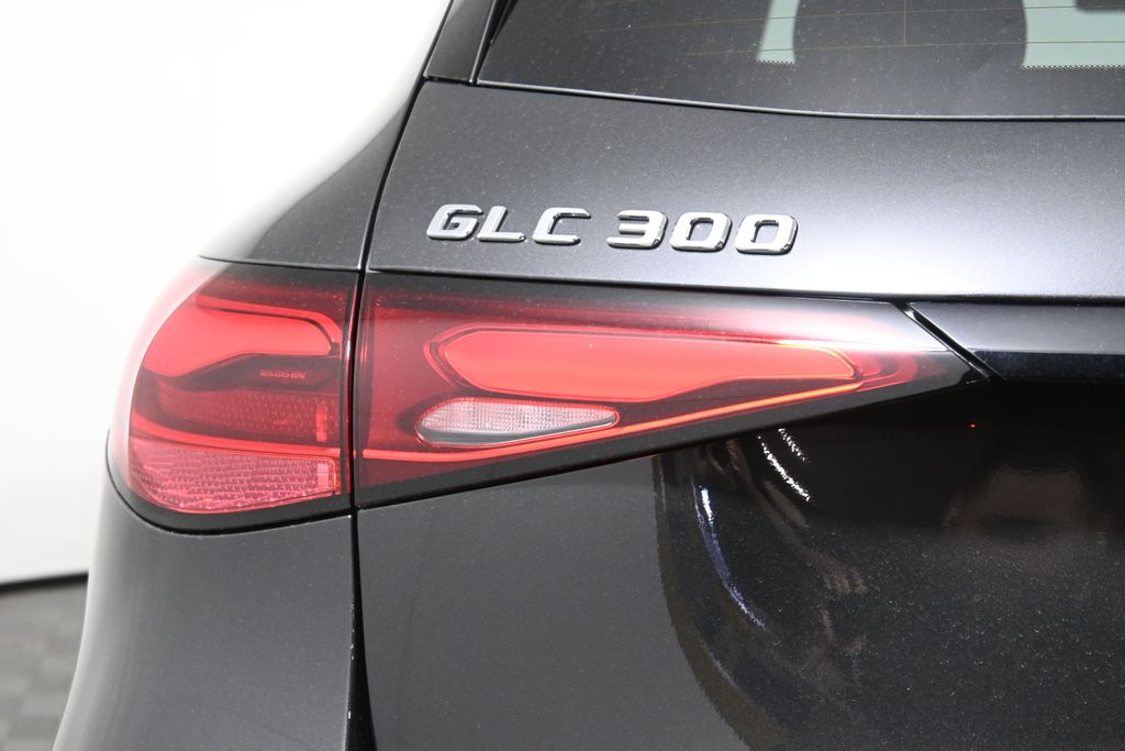 2025 Mercedes-Benz GLC 300 12