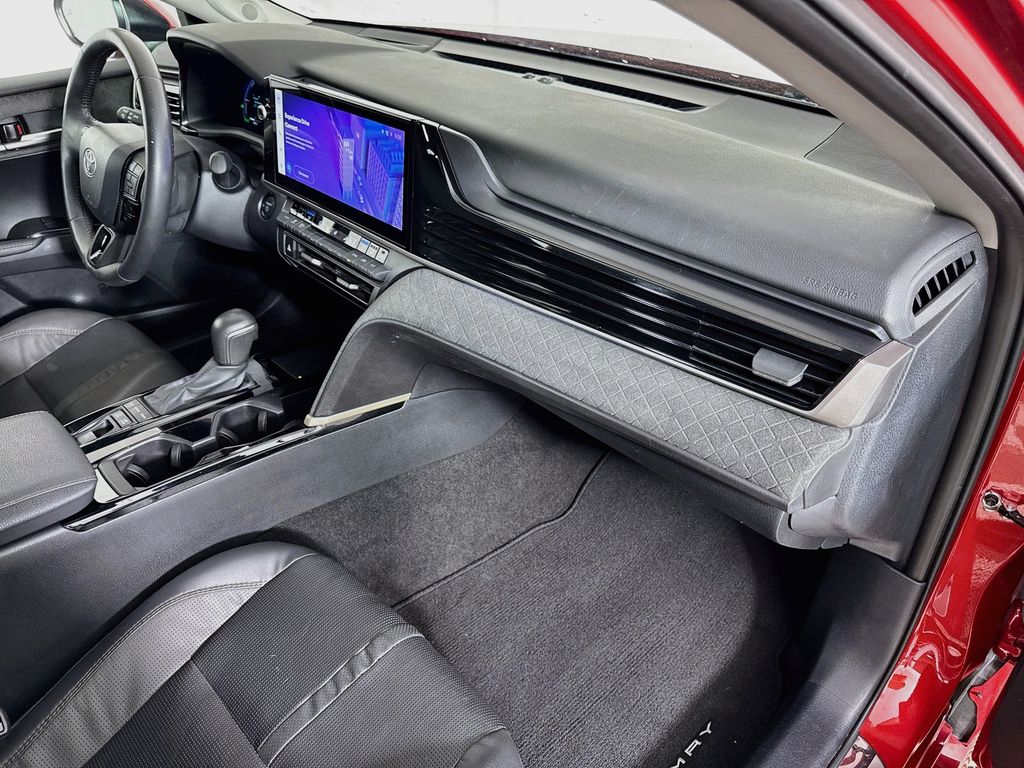 Thumbnail: 2025 Toyota Camry - 31