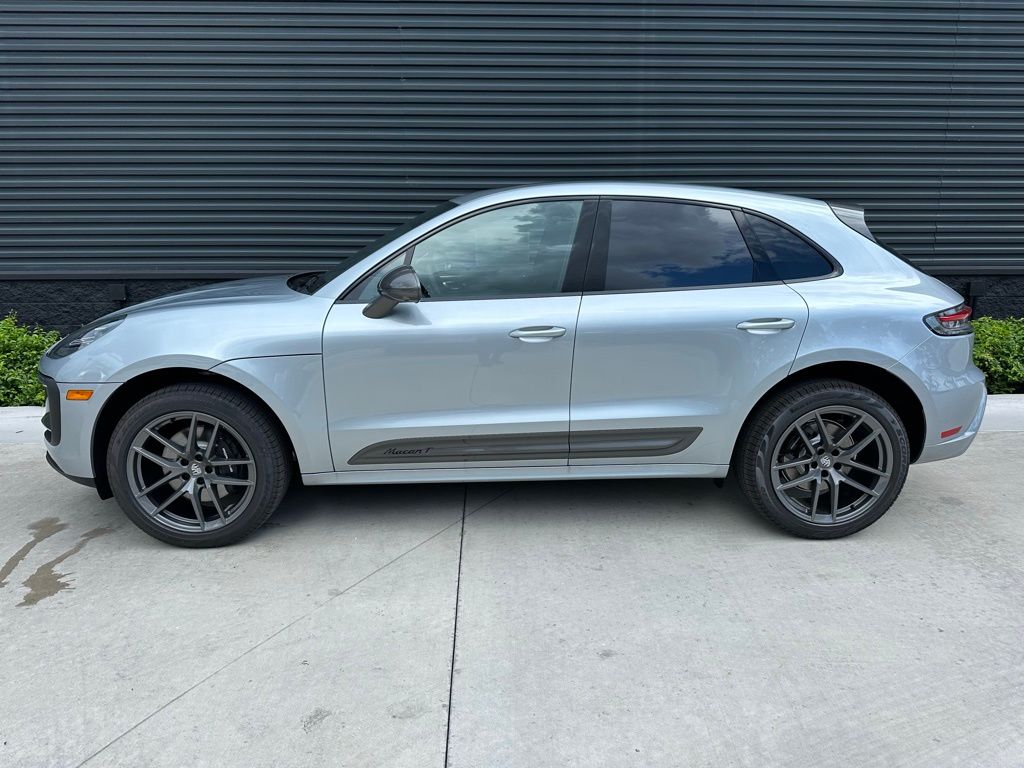 Thumbnail: 2025 Porsche Macan - 2