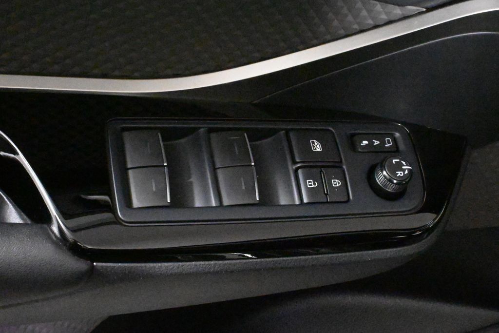 2022 Toyota C-HR XLE 30