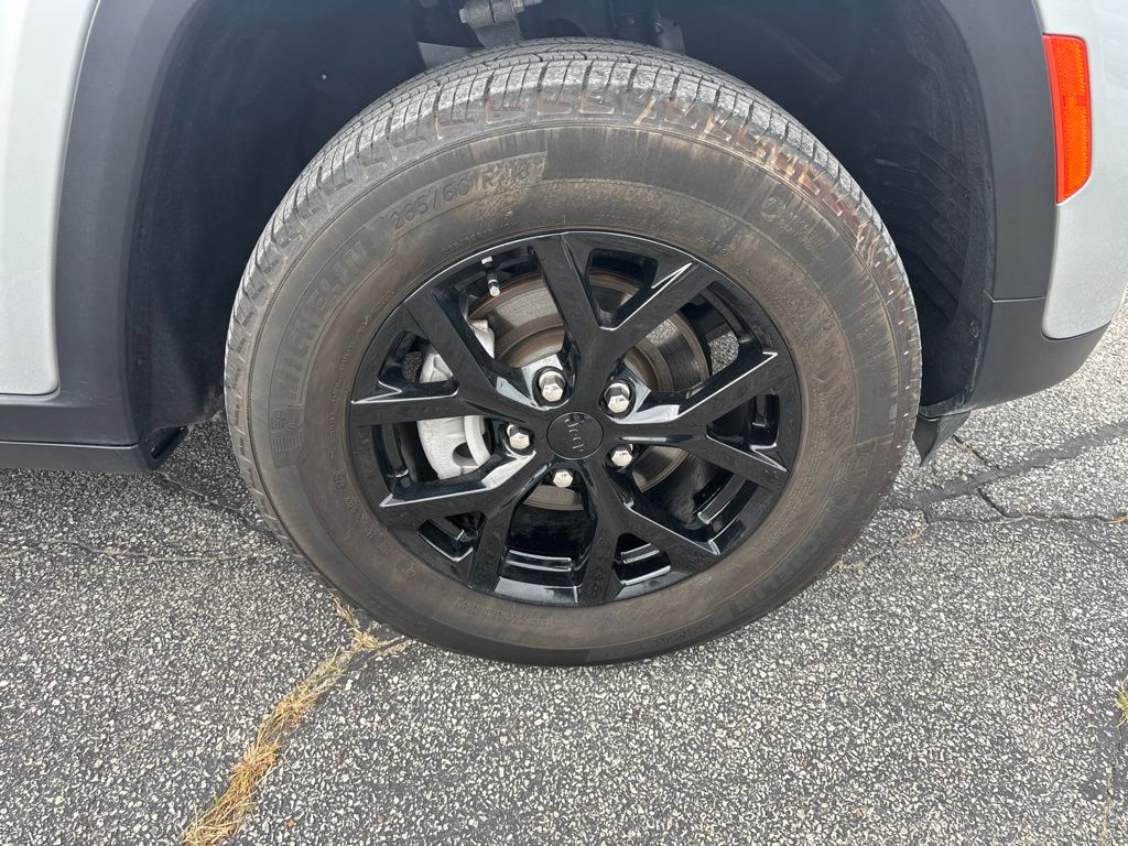 Used 2025 Jeep Grand Cherokee SUV
