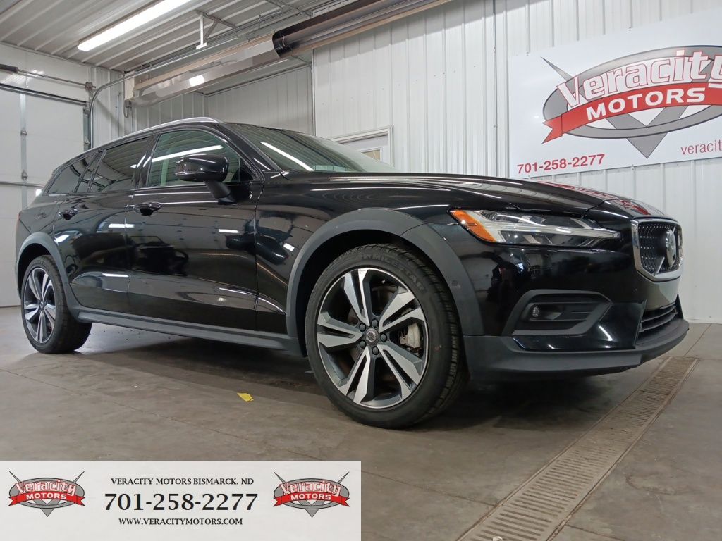 2025 Volvo V60 Cross Country B5 Plus AWD
