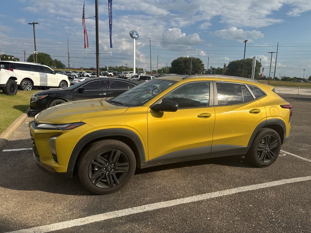 2024 Nitro Yellow Metallic Chevrolet Trax ACTIV FWD SUV