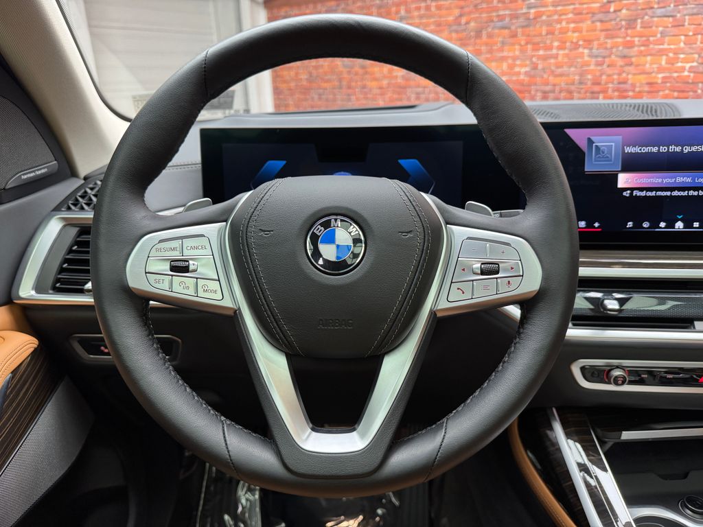 Certified Used 2025  BMW xDrive40i image 14