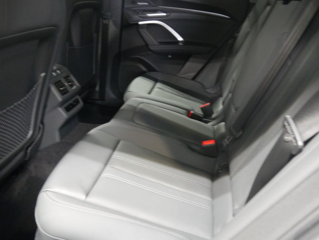 Thumbnail: 2026 Audi Q5 - 22