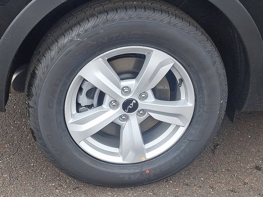 2025 Kia Sorento LX - Photo 4