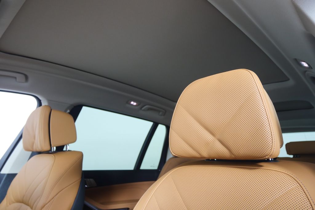 Thumbnail: 2026 BMW X7 - 12