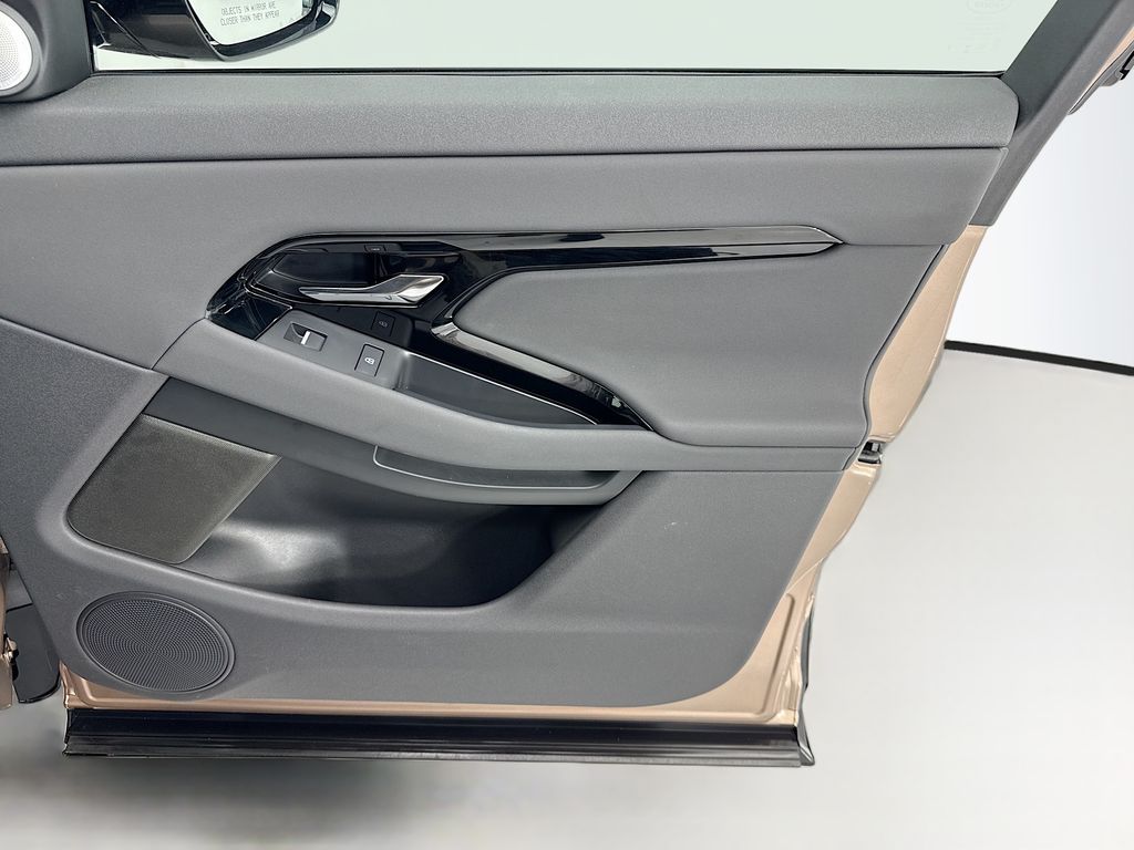 Thumbnail: 2024 Land Rover Range Rover Evoque - 24