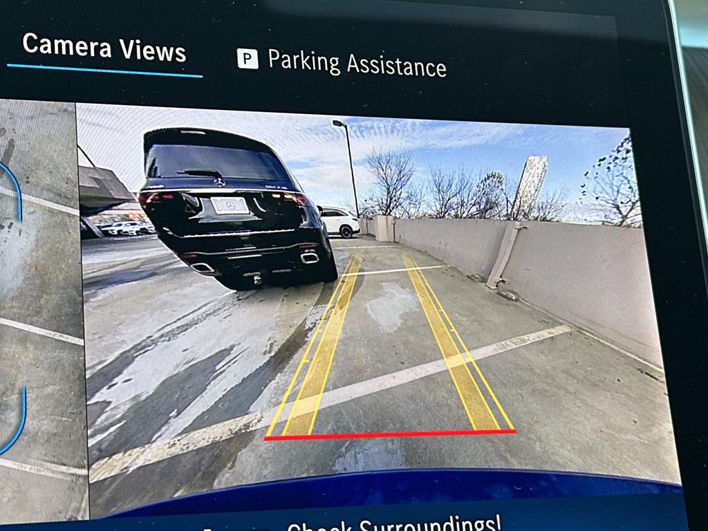 Thumbnail: 2025 Mercedes-Benz C-Class - 12