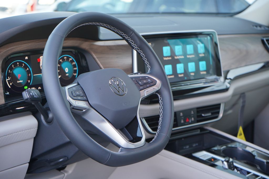 2025 Volkswagen Atlas 2.0T SE w/Technology 8