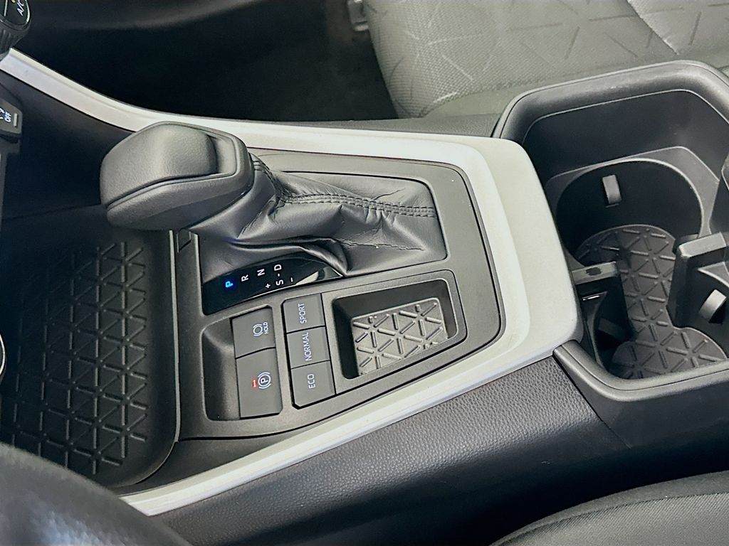 Thumbnail: 2024 Toyota RAV4 - 17