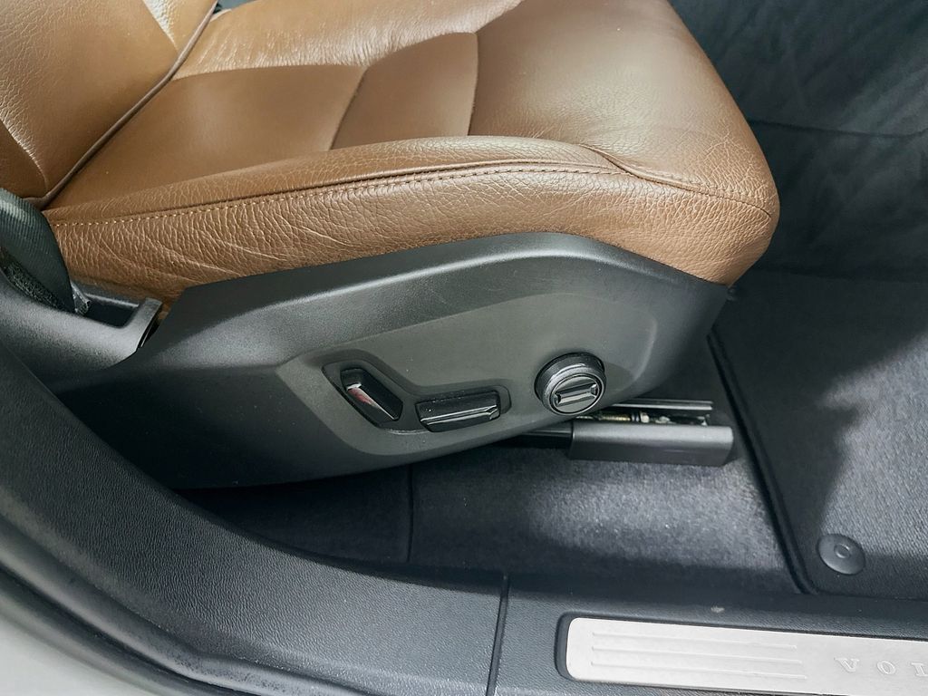 Used 2023 Silver Volvo B5 Plus Dark Theme image 24